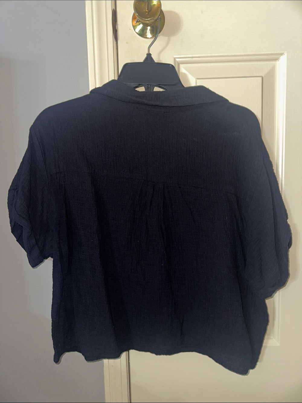 Button-Front Short Sleeve cropped Shirt - Picture 2 of 2